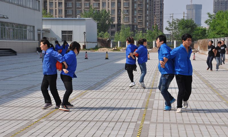 彰顯團(tuán)隊實力-樂享運(yùn)動趣味——2015年第二屆趣味運(yùn)動會
